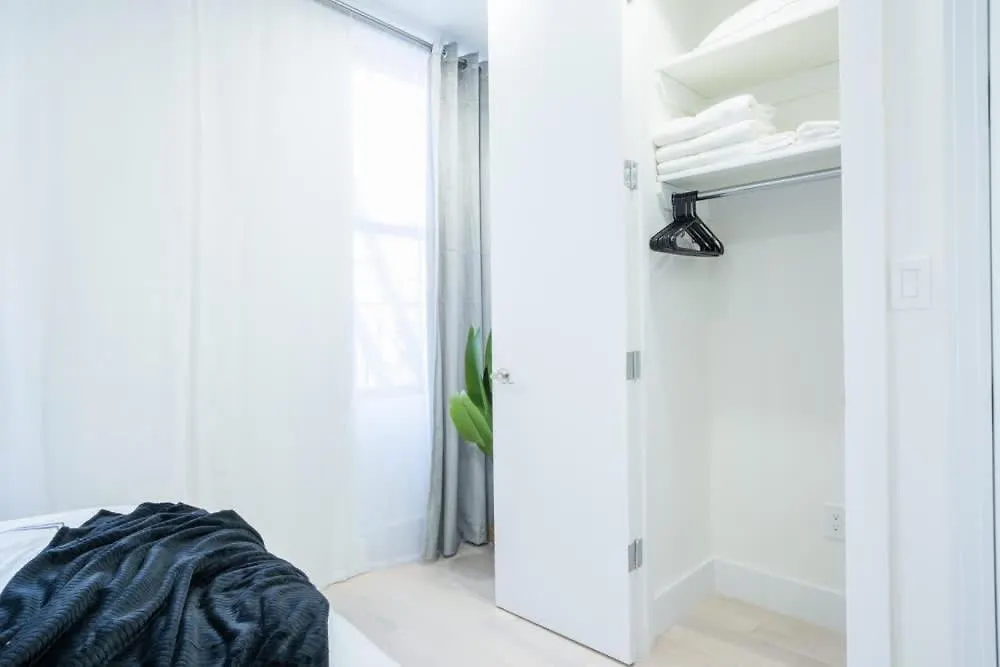 180-2 Brand New 2Br 1Bath East Village Nowy Jork Apartament